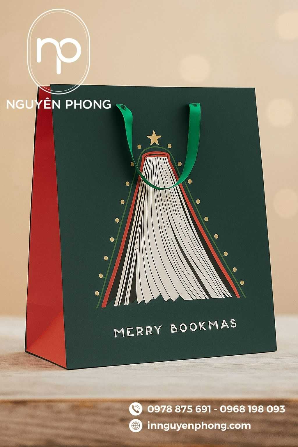 Mẫu túi giấy đựng sách cho noel 
